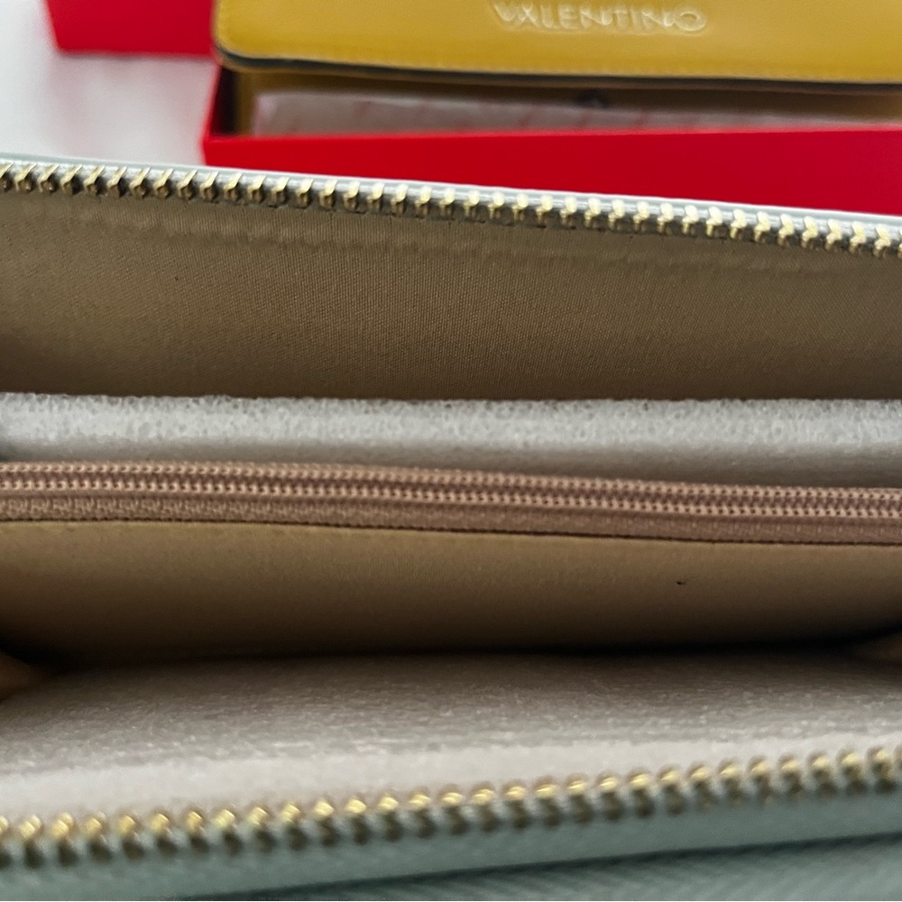 Valentino Red Box Set - Picture 3 of 6